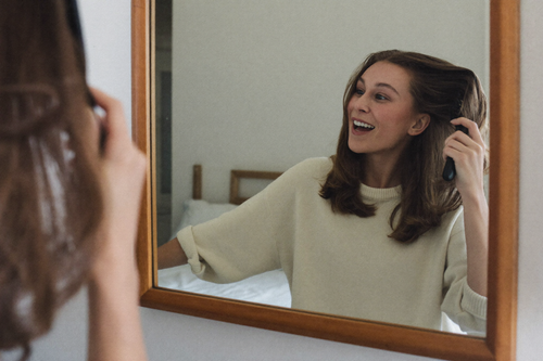 Brushing hair with fewer strands in the brush
